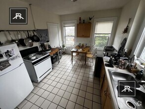 Building Photo - 3 bedroom in Boston MA 02130