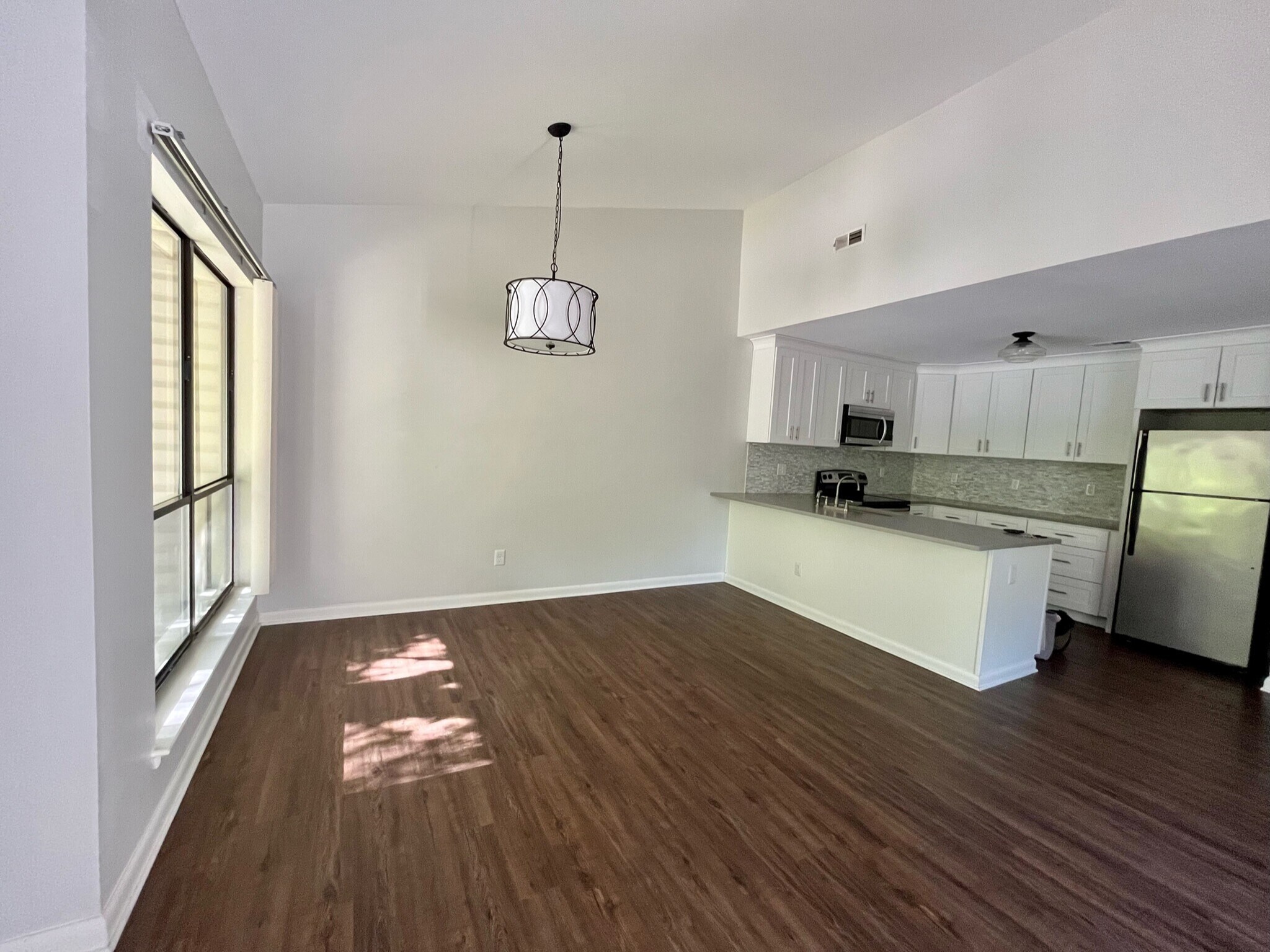 Building Photo - 132 Manhattan Ct