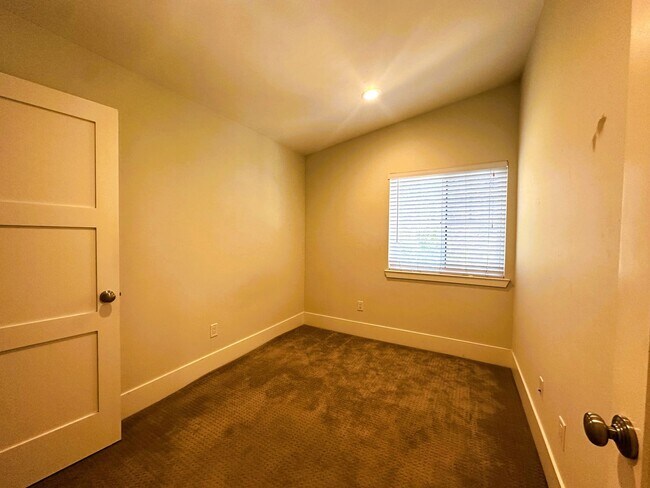 Building Photo - 2625 Nicasio Ln