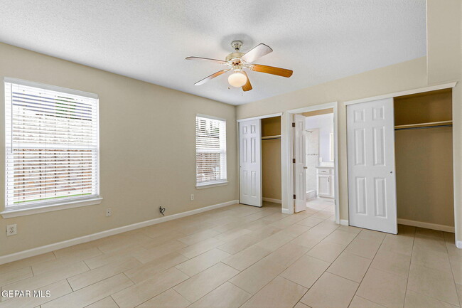 Building Photo - 1308 Rose Bud Ln