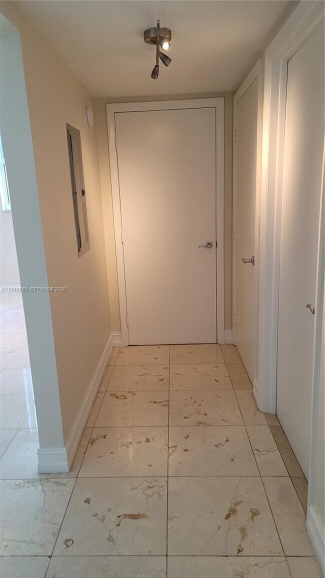 Building Photo - 31 SE 5th St