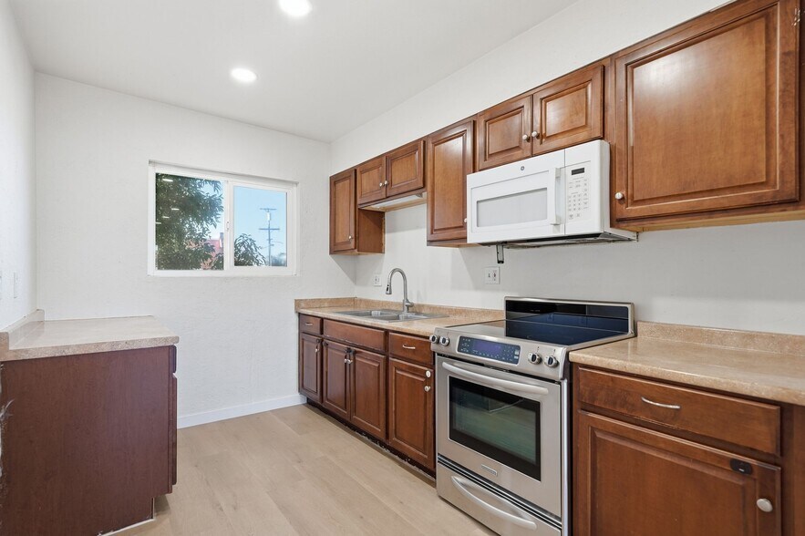 Building Photo - 12621 Lindo Ln