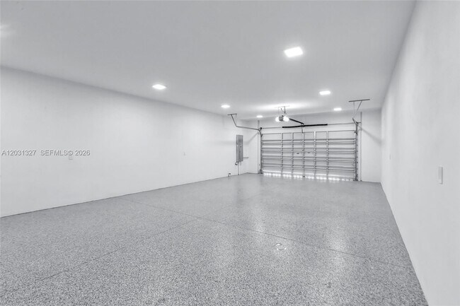 Building Photo - 2611 Anderson Rd