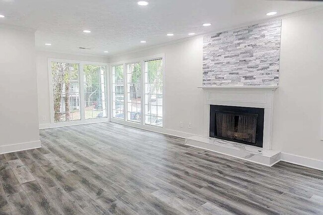 Building Photo - 410 Countryside Pl