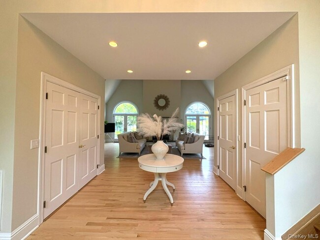 Building Photo - 365 Chablis Path