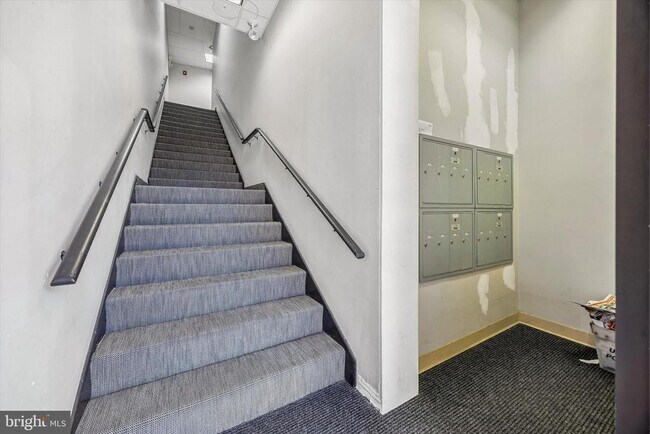 Building Photo - 1015 W Lancaster Ave