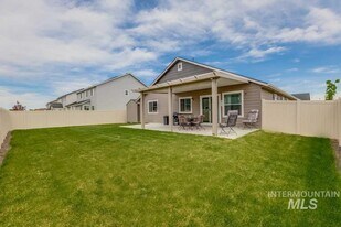 Building Photo - 6033 N Silver Spruce Ave