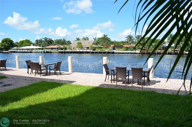 Building Photo - 711 Bayshore Dr