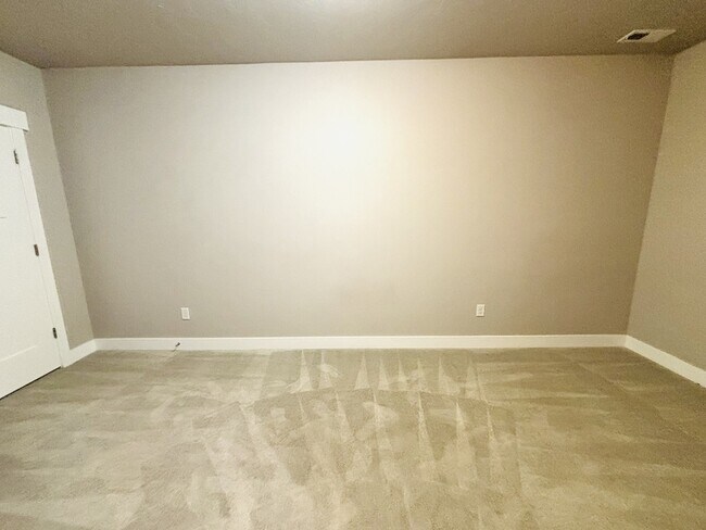 Building Photo - 11528 S 4055 W