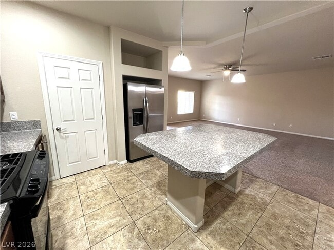Building Photo - 6789 Flamenco Ct
