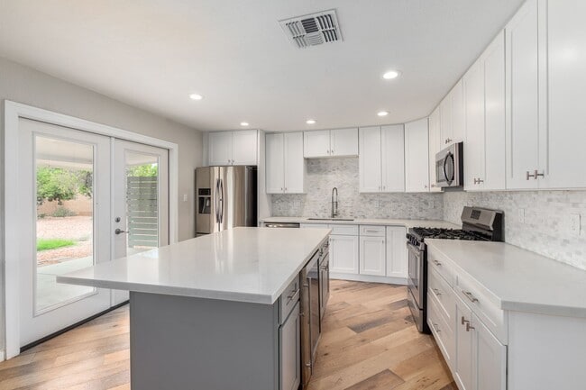 Building Photo - COMING SOON! Beautifully Remodeled 3 bedro...