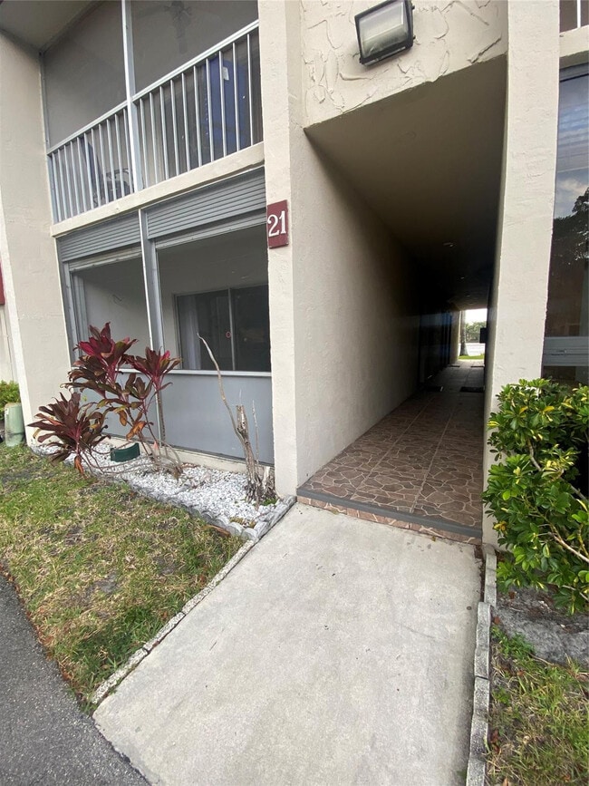 Building Photo - 21 Jacaranda Dr