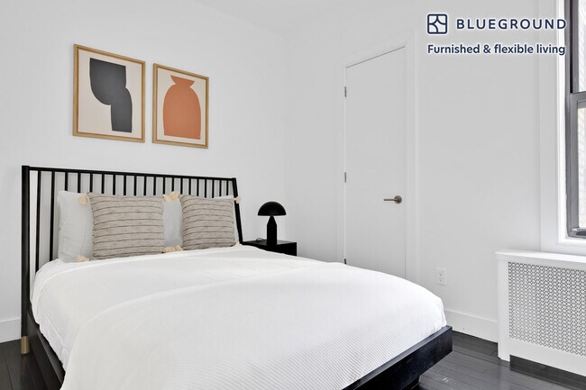 Building Photo - 15 W 55th St