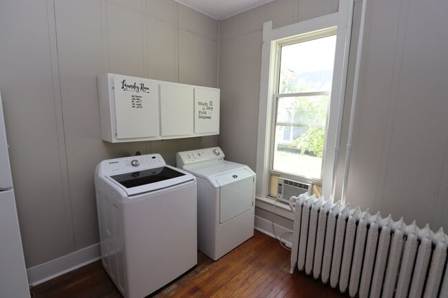 Building Photo - Charming Two Bedroom Unit in the Heart of ...