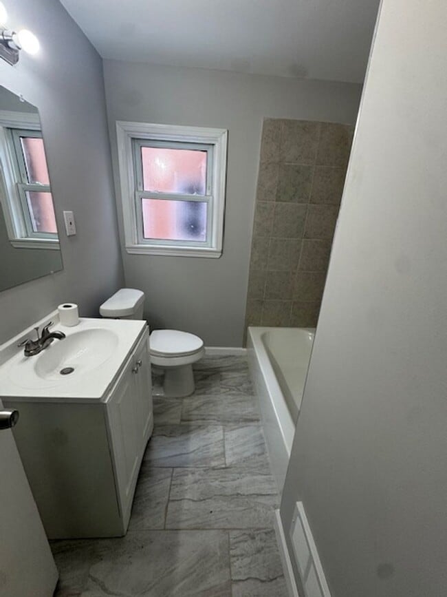 Building Photo - Four Bedrooms!