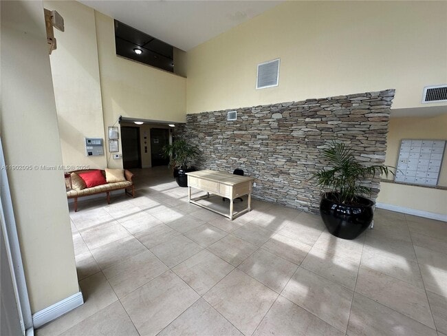 Building Photo - 1350 NW 8th Ct