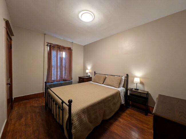 Building Photo - 492 Burgess St