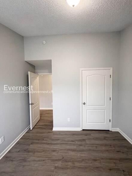 Building Photo - 8610 Thomas Ln