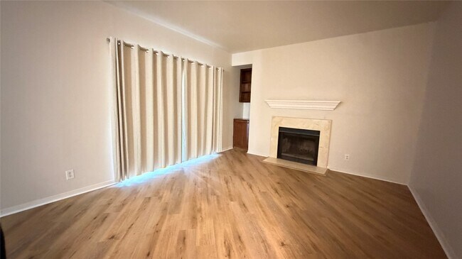 Building Photo - 6500 Harbor Town Dr
