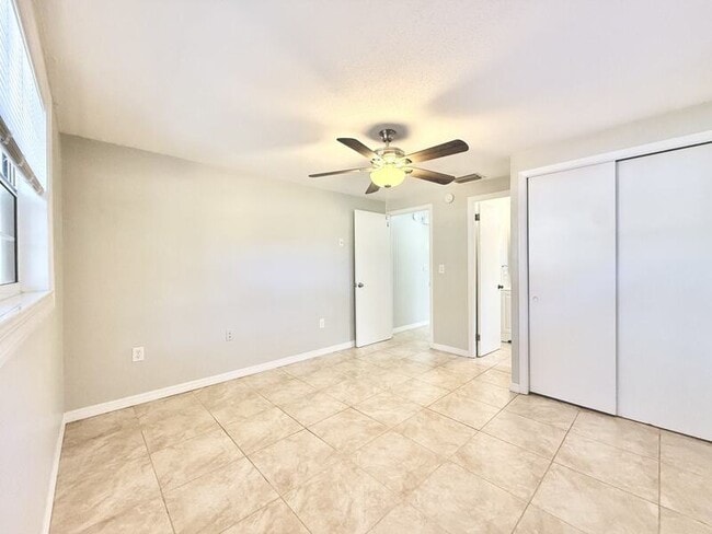 Building Photo - 5852 Monroe St