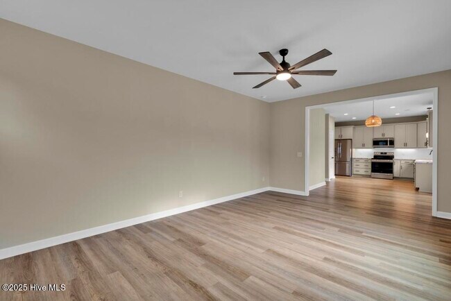 Building Photo - 303 S River Ct
