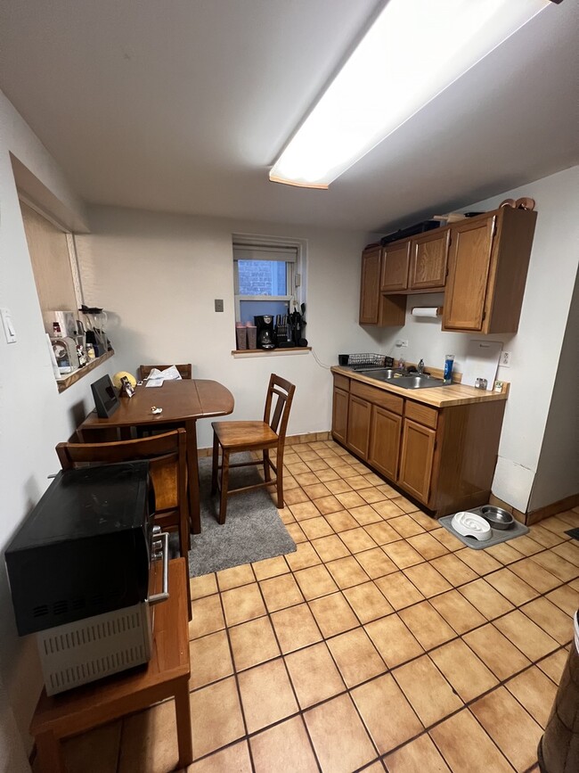 Building Photo - 3433 N Oakley Ave
