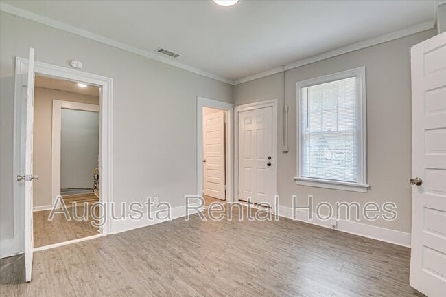 Building Photo - 106 Ellis St
