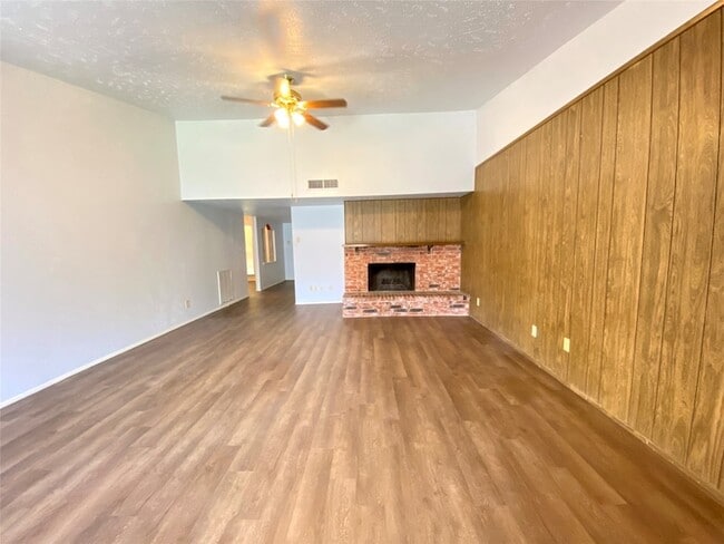 Building Photo - 1428 Big Bend Dr