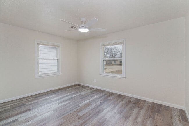 Building Photo - 1809 NW Lincoln Ave