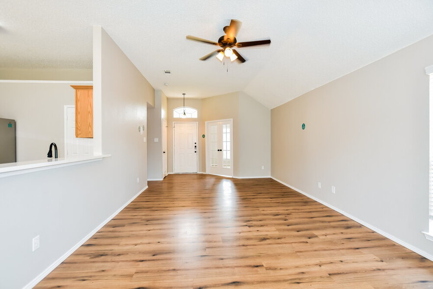 Building Photo - 3693 Sycamore Ln