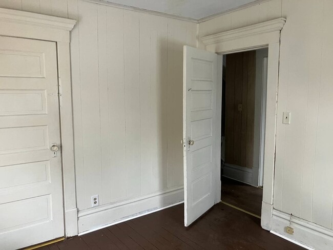 Building Photo - 736 S Seneca Ave