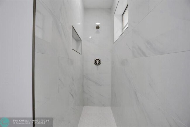 Building Photo - 161 SW 75th Ave