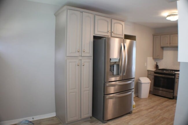 Building Photo - 8234 Bonner Dr