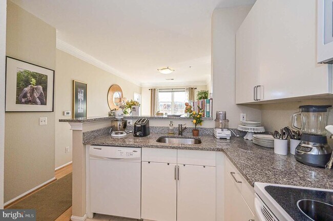 Building Photo - 1570 Spring Gate Dr.