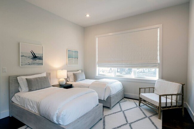 Building Photo - 127 Greenleaf Ln