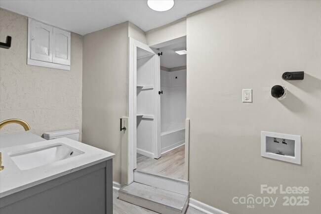 Building Photo - 2519 Marble St