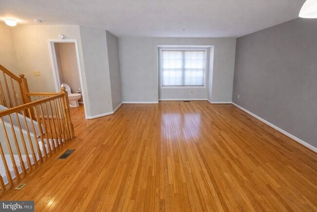 Building Photo - 4 Elm Tree Ct