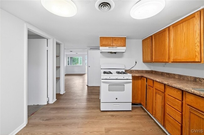 Building Photo - 308 Nelson Ave