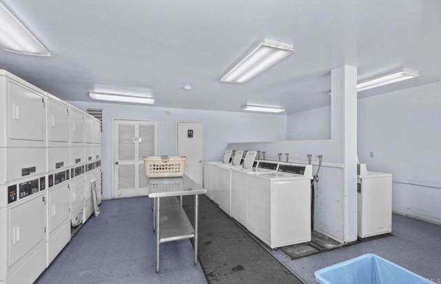 Building Photo - 6880 Hyde Park Dr