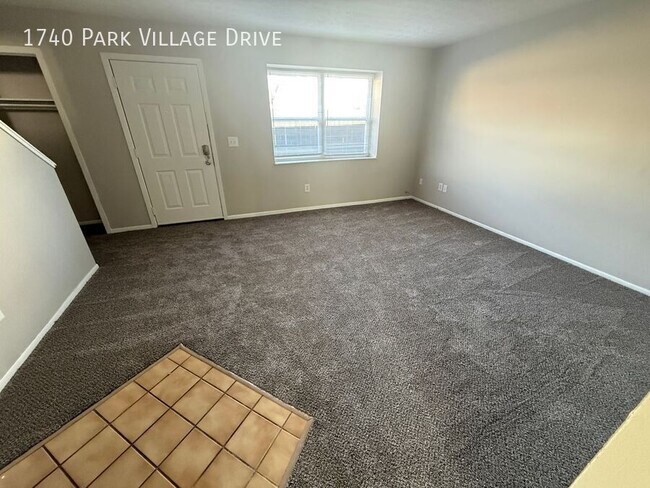 Building Photo - 1740 Park Village Dr
