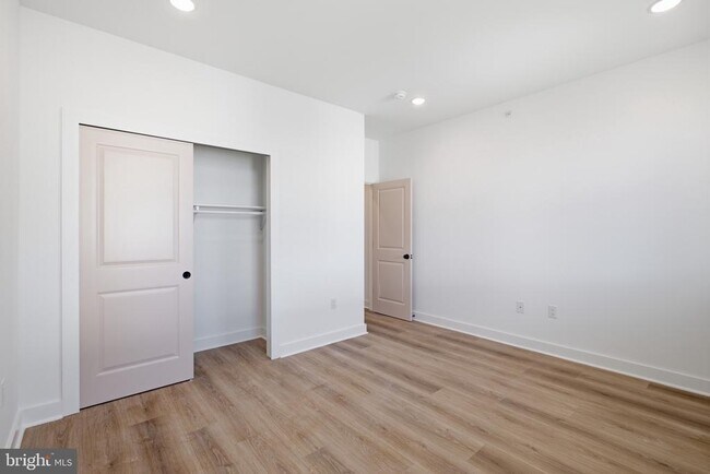 Building Photo - 2126 N Percy St