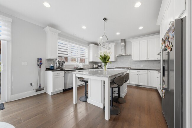 Building Photo - 7814 Brookbank Rd