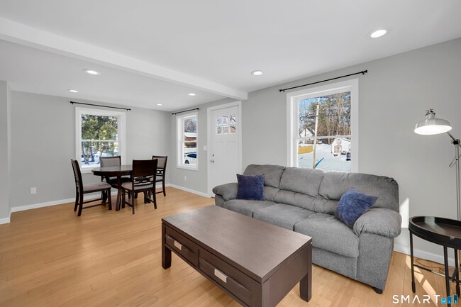 Building Photo - 10 Elm Ave