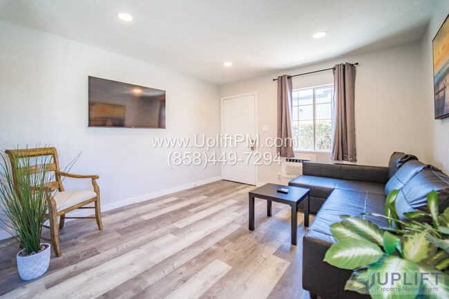 Building Photo - 4237 Swift Ave