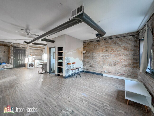 Building Photo - 639 N Troy St