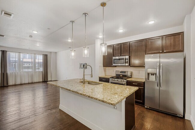 Building Photo - 1773 Spring Water Pt