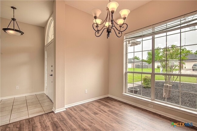 Building Photo - 5005 Warwicke Dr