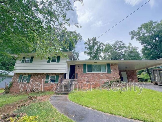 Building Photo - 2223 Shamrock Dr
