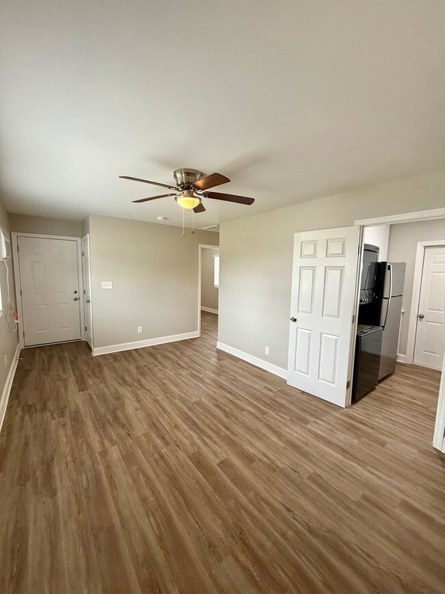 Building Photo - Oak Ridge 37830 - 1 Bedroom, 1 Bath Quadpl...