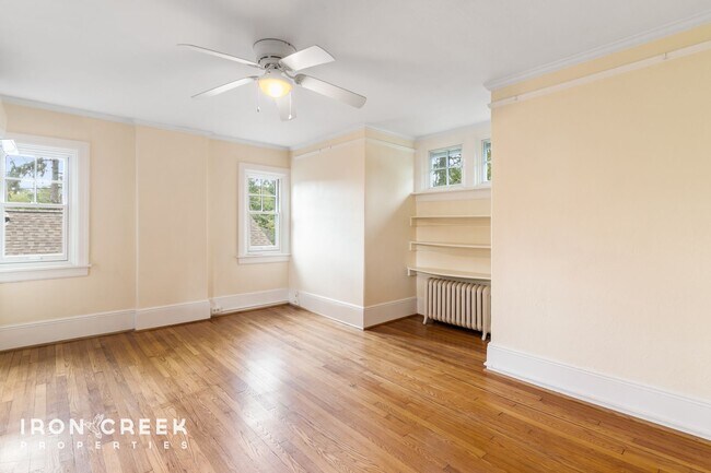 Building Photo - Charming Tudor Home in Historic Grove Park...